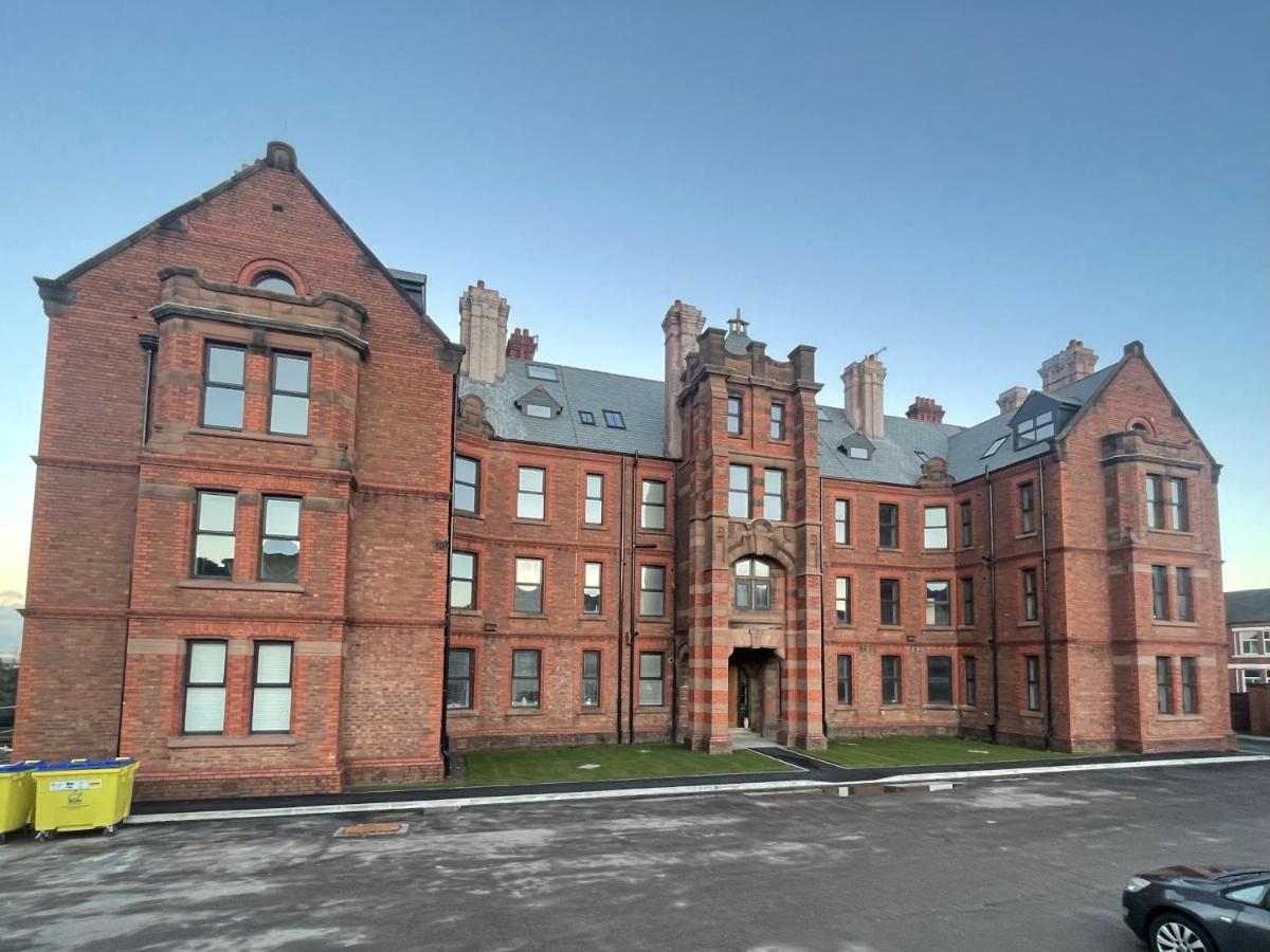 Gibson Manor Apartments Wallasey Esterno foto